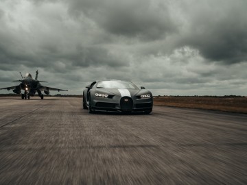 Bugatti Chiron Sport vs myśliwiec